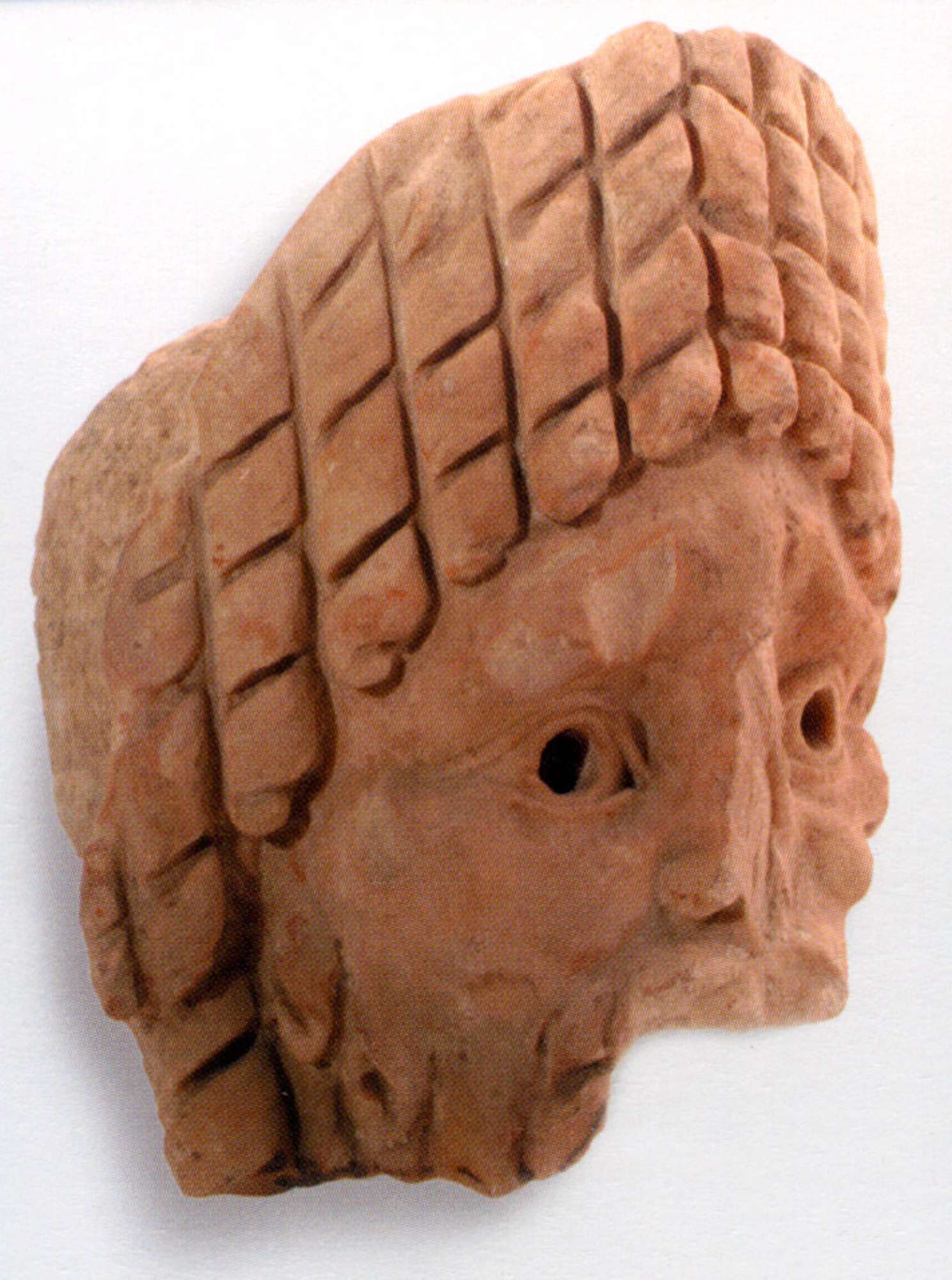 Maschera teatrale in terracotta. Terracotta theatre mask 